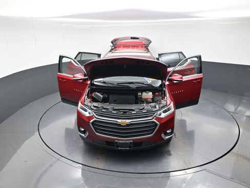 Used 2020 Chevrolet Traverse LT w/ Driver Confidence II Package image 12