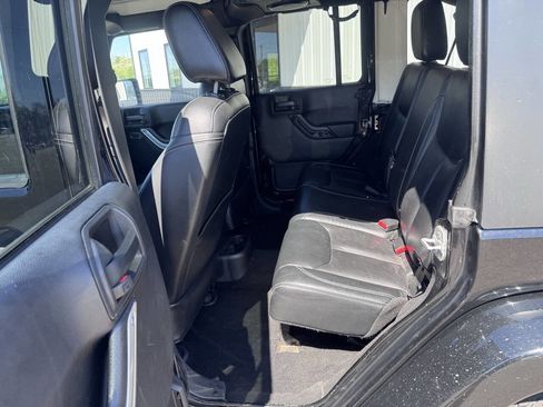 Used 2014 Jeep Wrangler Unlimited Sahara w/ Dual Top Group AWD/4WD image 14