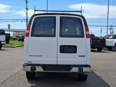 Used 2022 GMC Savana 2500 w/ Driver Convenience Package RWD image 9