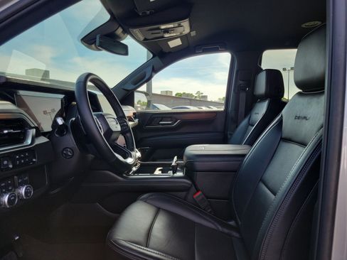 Used 2025 GMC Yukon Denali AWD/4WD image 15