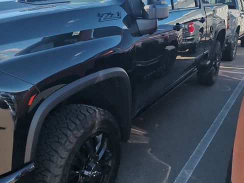 Used 2025 Chevrolet Silverado 2500 LTZ w/ LTZ Plus Package image 2