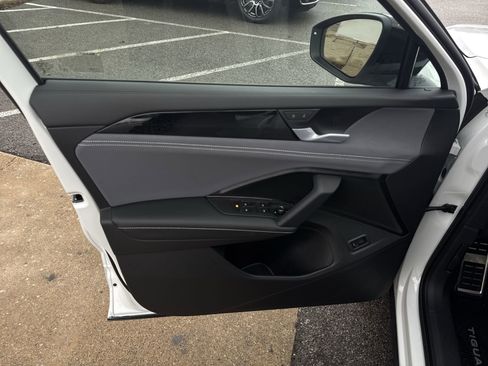 New 2026 Volkswagen Tiguan SE R-Line image 23