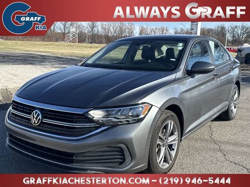 Used 2024 Volkswagen Jetta SE image 1