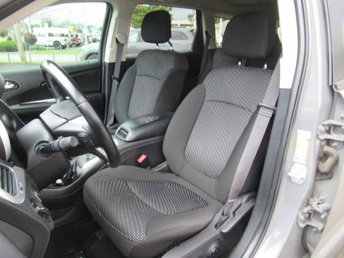 Used 2020 Dodge Journey SE w/ SE Popular Equipment Group image 17