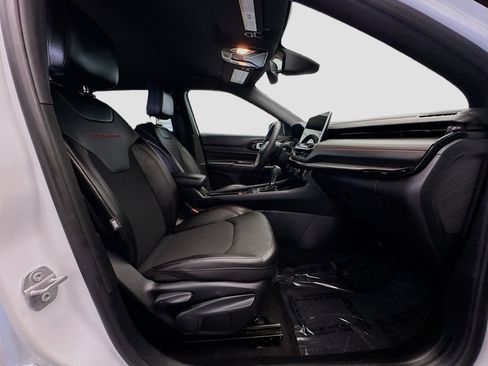 Used 2023 Jeep Compass Trailhawk image 18