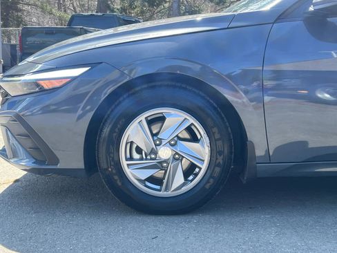 Used 2025 Hyundai Elantra SE image 11