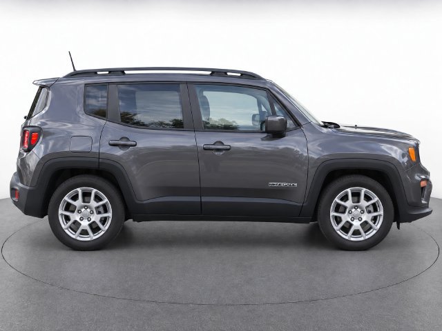 Used 2021 Jeep Renegade Latitude w/ Sun & Sound Group FWD image 8