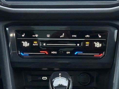 Used 2022 Volkswagen Tiguan SE image 19