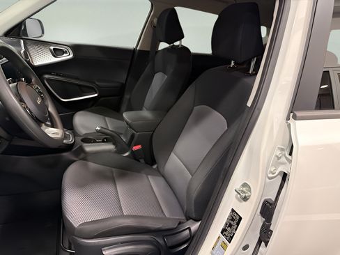 Used 2022 Kia Soul LX FWD image 11