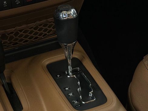 Used 2016 Jeep Wrangler Unlimited Sahara w/ Connectivity Group AWD/4WD image 17