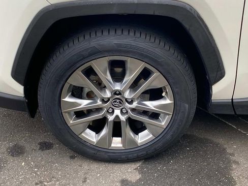 Used 2019 Toyota RAV4 Limited w/ Advanced Technology Package image 8