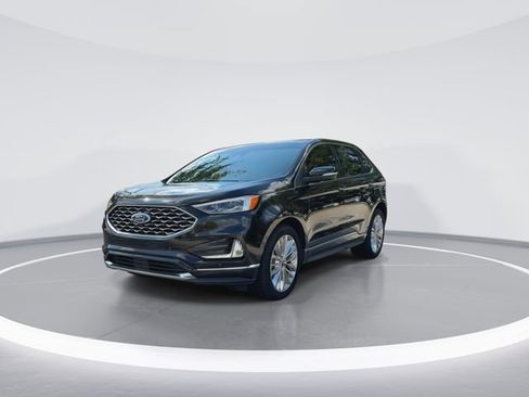 Used 2020 Ford Edge Titanium w/ Equipment Group 301A FWD image 4