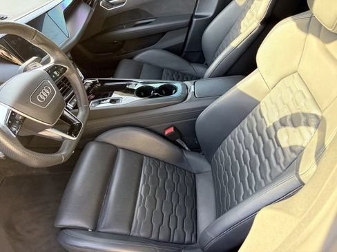 Used 2022 Audi e-tron GT Prestige AWD/4WD image 3