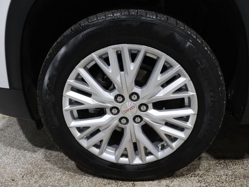 Used 2024 GMC Acadia Elevation image 8