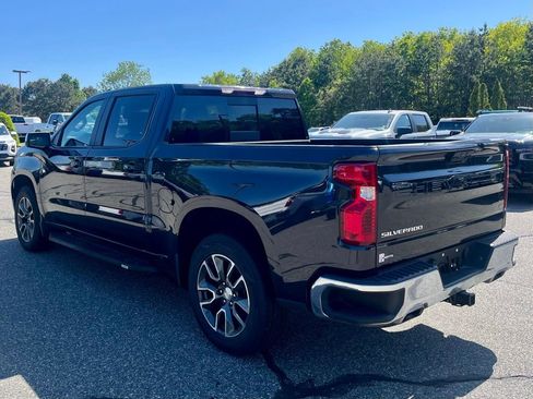 Used 2022 Chevrolet Silverado 1500 LT AWD/4WD image 3