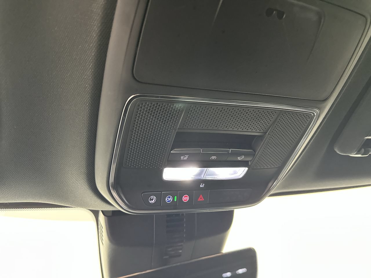 Used 2024 GMC Acadia Denali w/ Super Cruise Package FWD image 11