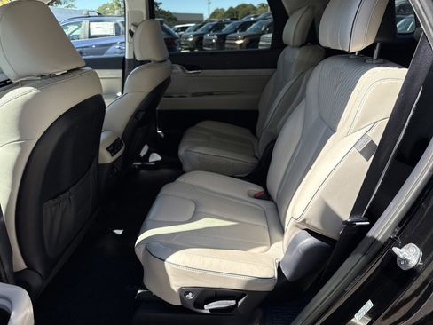 Used 2024 Hyundai Palisade Calligraphy image 14