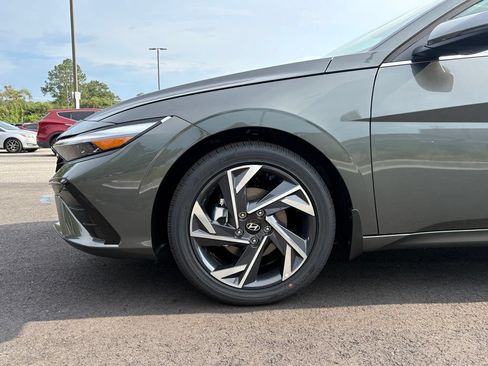 New 2026 Hyundai Elantra Limited FWD image 18