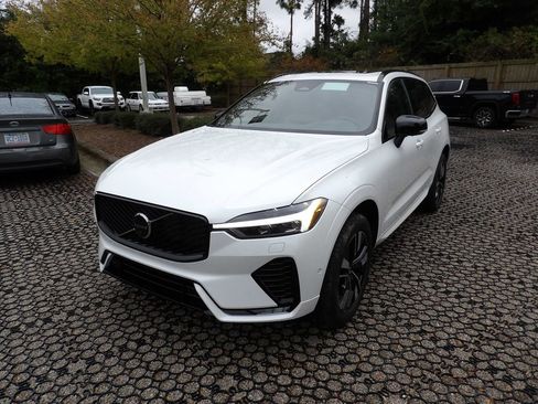 New 2026 Volvo XC60 B5 Plus w/ Protection Package Premier image 3