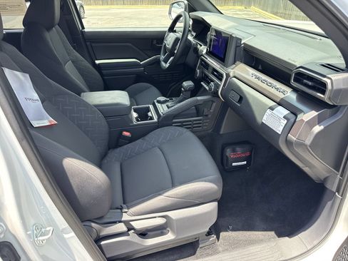 Used 2024 Toyota Tacoma SR5 AWD/4WD image 30