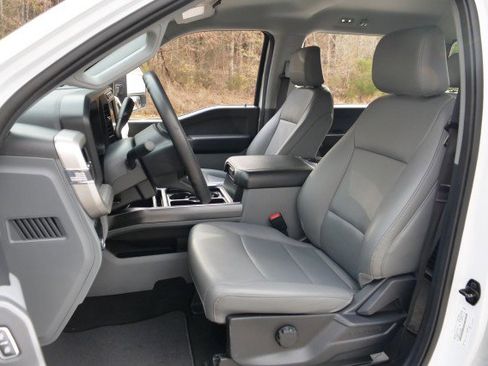 Used 2023 Ford F450 XLT w/ XLT Value Package image 3