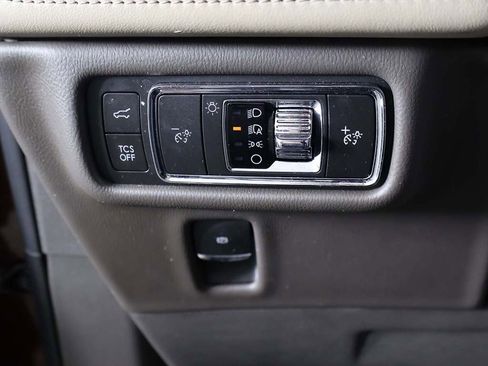 Used 2022 Lincoln Nautilus Reserve w/ Luxury Package image 40