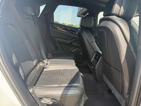 Used 2019 Porsche Cayenne AWD/4WD image 25