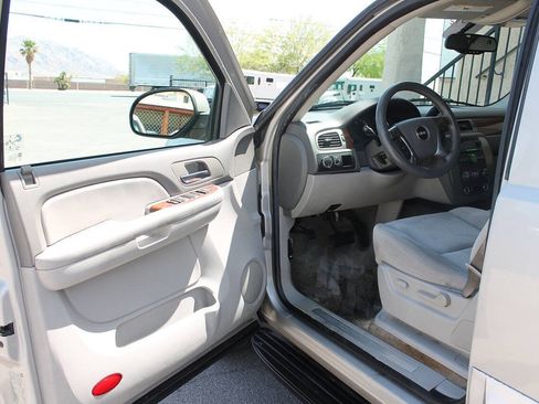 Used 2007 GMC Yukon SLE RWD image 17