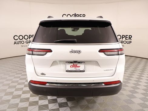 Used 2024 Jeep Grand Cherokee L Laredo RWD image 21