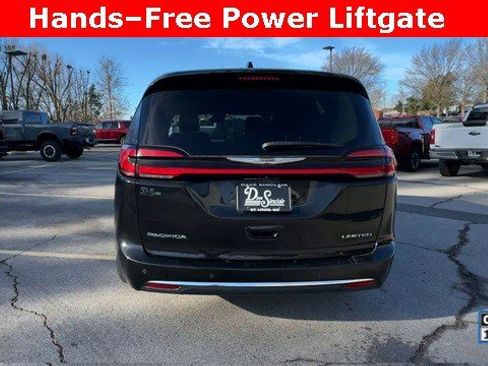 Used 2024 Chrysler Pacifica Limited image 9