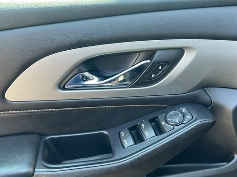 Used 2021 Chevrolet Traverse LS image 11