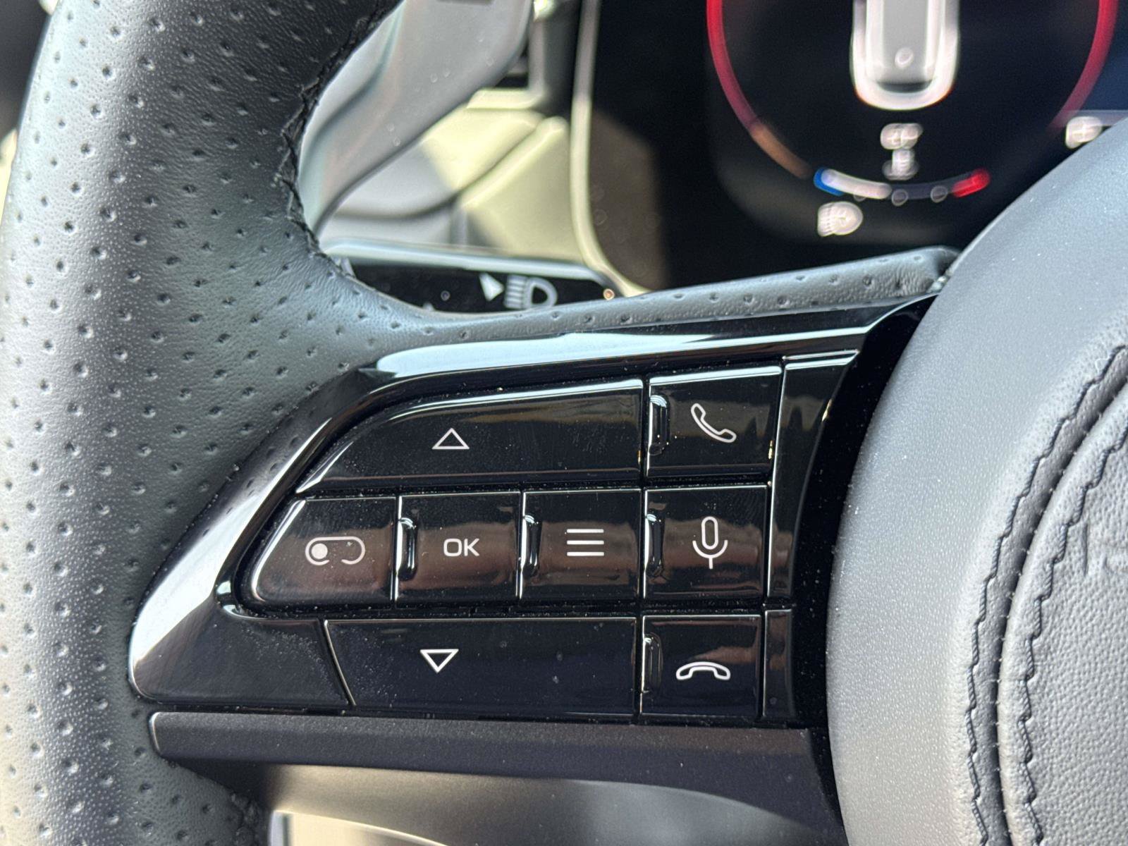 Used 2025 Maserati Grecale Modena AWD/4WD image 8