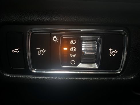 Used 2024 Lincoln Corsair AWD w/ Towing Package image 16