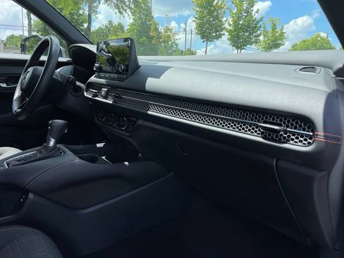 Used 2025 Honda HR-V Sport image 33