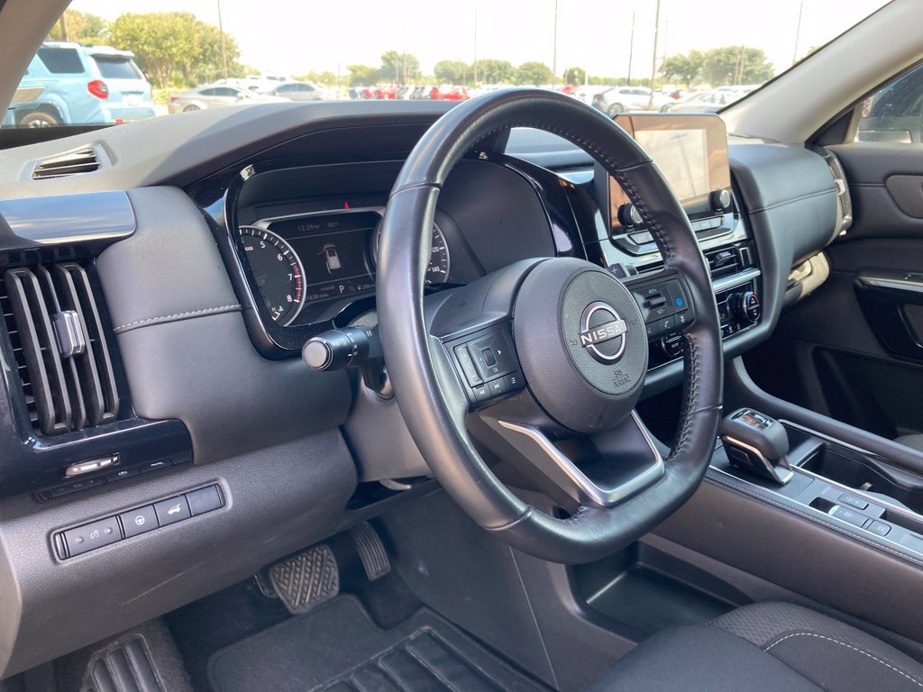 Used 2025 Nissan Pathfinder SV FWD image 9