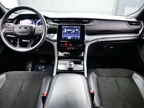 Used 2023 Jeep Grand Cherokee Altitude image 17