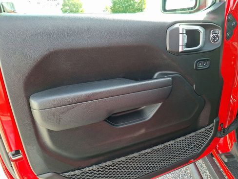 Used 2024 Jeep Wrangler Unlimited image 15