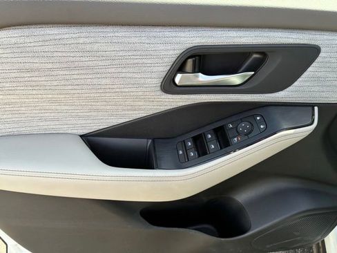 Certified 2023 Nissan Rogue SV FWD image 17