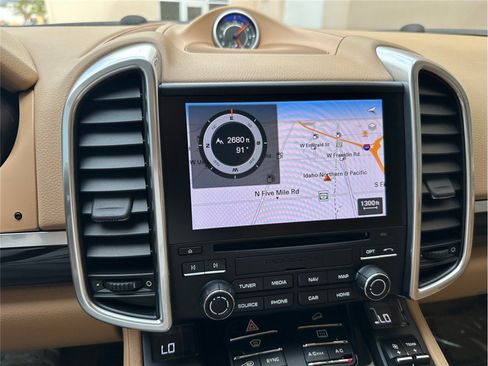 Used 2017 Porsche Cayenne Platinum Edition AWD/4WD image 26