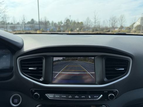 Used 2019 Hyundai Ioniq Plug-In Hybrid image 23