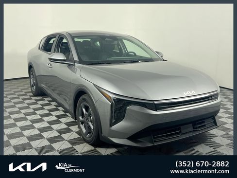 New 2025 Kia K4 LXS image 1