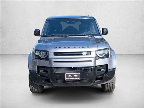 Used 2023 Land Rover Defender 110 X-Dynamic SE image 2