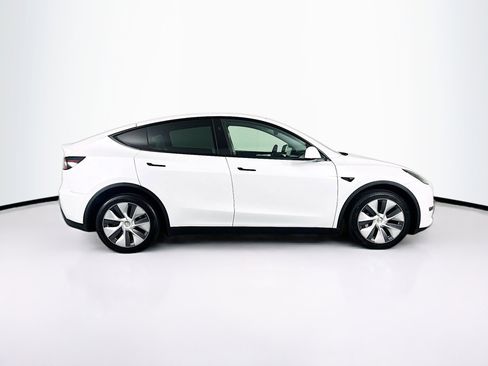 Used 2024 Tesla Model Y Long Range image 10
