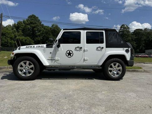Used 2013 Jeep Wrangler Unlimited Sahara w/ Dual Top Group AWD/4WD image 4