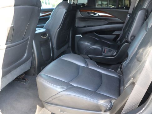 Used 2017 Cadillac Escalade Luxury AWD/4WD image 11