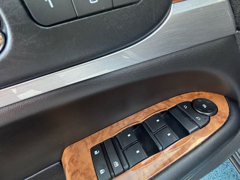 Used 2011 Buick Enclave CXL image 10