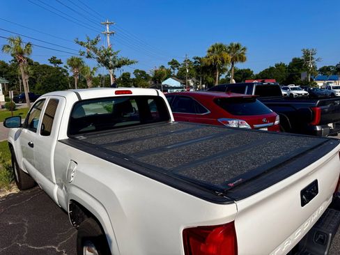Used 2016 Toyota Tacoma SR RWD image 3
