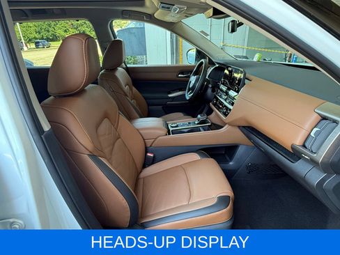 Used 2025 Nissan Pathfinder Platinum AWD/4WD image 24