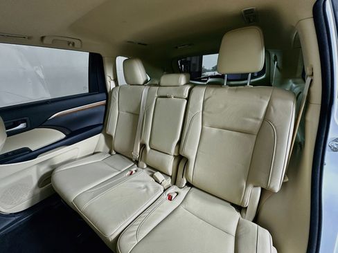 Used 2017 Toyota Highlander Limited FWD image 24