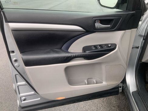 Used 2016 Toyota Highlander XLE image 24
